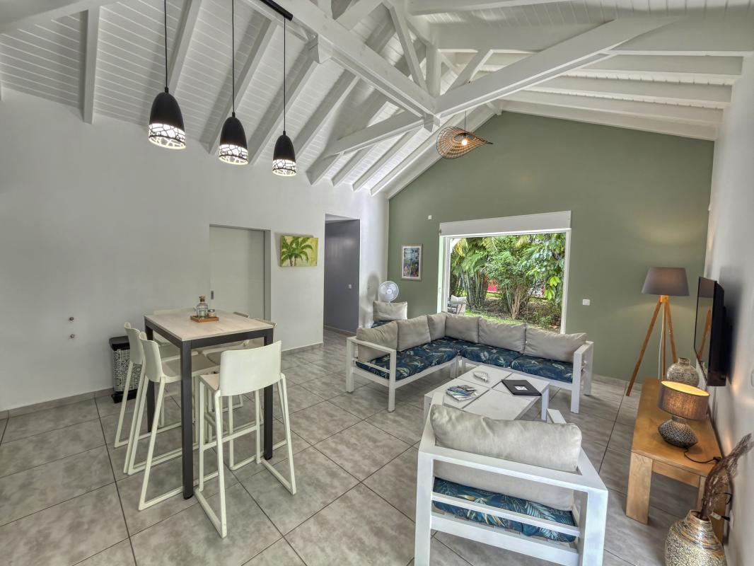 10.Location Villa piscine Saint François Guadeloupe_Pièce de vie